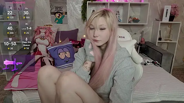 MeowkaKitty online show from 04/19/26, 01:38