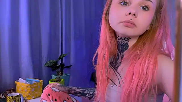 Britney Lynch online show from 09/28/25, 09:20