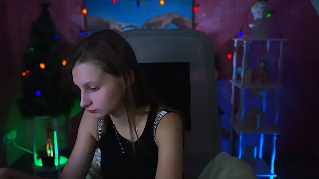 Snapshot of EllaHorton chatting on 01/08/25, 05:27 EllaHorton online show from 01/08/25, 05:27