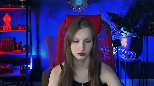 Snapshot of EllaHorton chatting on 03/13/25, 02:33 EllaHorton online show from 03/13/25, 02:33