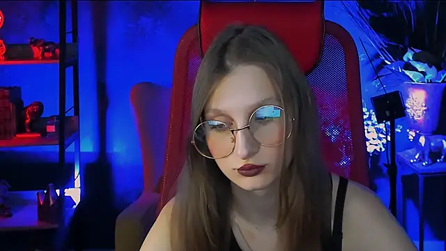 Snapshot of EllaHorton chatting on 03/13/25, 05:39 EllaHorton online show from 03/13/25, 05:39