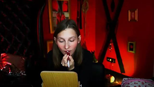 EllaHorton online show from 11/09/25, 10:24