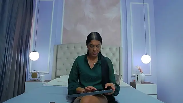 Snapshot of JoannaCox chatting on 11/12/25, 07:46 JoannaCox online show from 11/12/25, 07:46