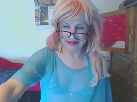 Snapshot of LorenJade chatting on 12/04/24, 07:28 LorenJade online show from 12/04/24, 07:28