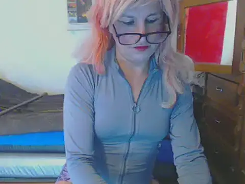 Snapshot of LorenJade chatting on 02/08/25, 04:14 LorenJade online show from 02/08/25, 04:14