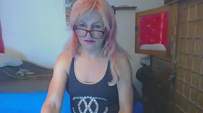 Snapshot of LorenJade chatting on 02/10/25, 11:45 LorenJade online show from 02/10/25, 11:45