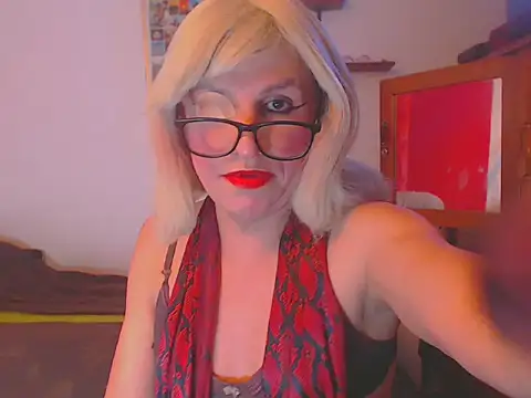 Snapshot of LorenJade chatting on 03/10/25, 07:21 LorenJade online show from 03/10/25, 07:21