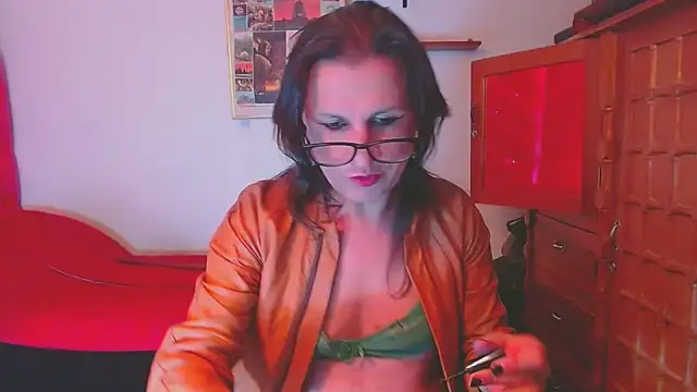 Snapshot of LorenJade chatting on 10/28/25, 07:45 LorenJade online show from 10/28/25, 07:45