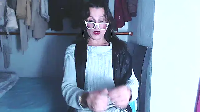 Snapshot of LorenJade chatting on 11/04/25, 07:29 LorenJade online show from 11/04/25, 07:29