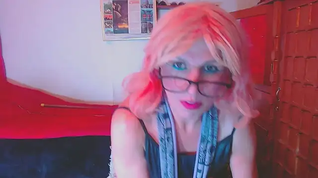 Snapshot of LorenJade chatting on 11/21/25, 07:18 LorenJade online show from 11/21/25, 07:18