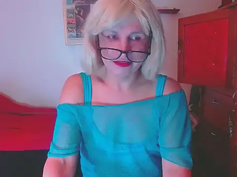 Snapshot of LorenJade chatting on 12/03/25, 12:51 LorenJade online show from 12/03/25, 12:51