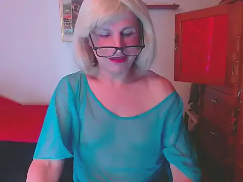 Snapshot of LorenJade chatting on 12/05/25, 07:50 LorenJade online show from 12/05/25, 07:50