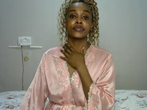 Snapshot of Cariepink chatting on 10/04/25, 06:44 Cariepink online show from 10/04/25, 06:44