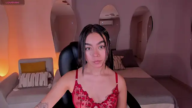 Snapshot of GigiLee_ chatting on 12/08/24, 11:51 GigiLee  online show from 12/08/24, 11:51