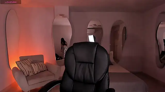 Snapshot of GigiLee_ chatting on 12/17/24, 12:00 GigiLee  online show from 12/17/24, 12:00