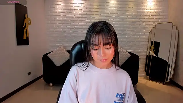 Snapshot of GigiLee_ chatting on 01/05/25, 02:27 GigiLee  online show from 01/05/25, 02:27