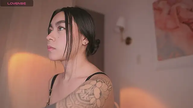 Snapshot of GigiLee_ chatting on 10/14/25, 10:32 GigiLee  online show from 10/14/25, 10:32