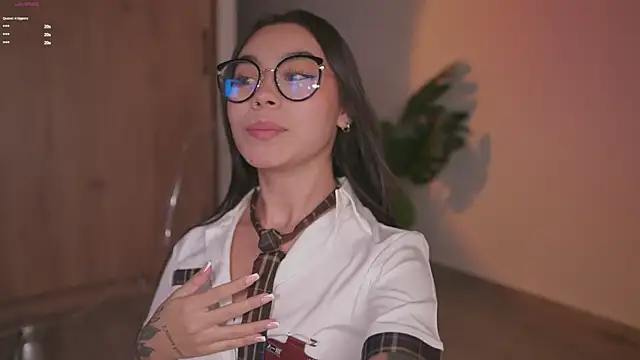 Snapshot of GigiLee_ chatting on 10/25/25, 12:29 GigiLee  online show from 10/25/25, 12:29