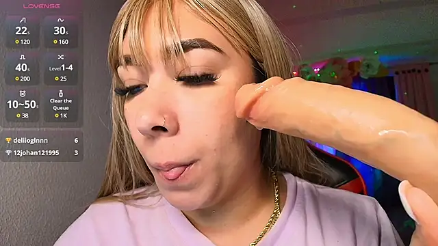 Snapshot of leahtemptation3 chatting on 02/01/25, 11:54 leahtemptation3 online show from 02/01/25, 11:54