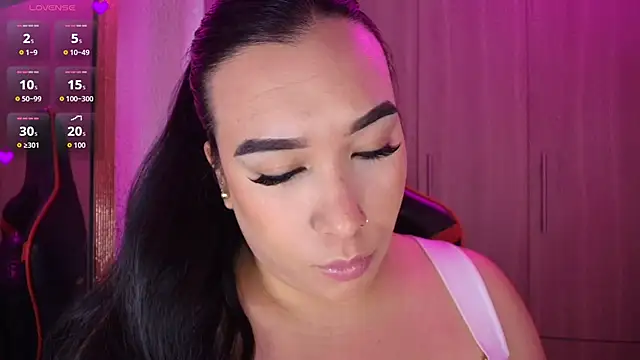 Snapshot of leahtemptation3 chatting on 11/18/25, 02:10 leahtemptation3 online show from 11/18/25, 02:10