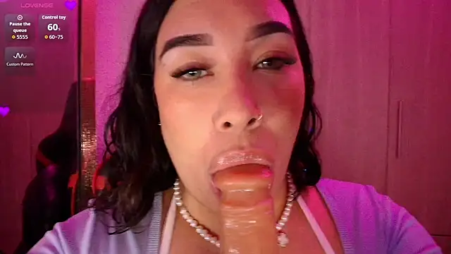 Snapshot of leahtemptation3 chatting on 11/24/25, 01:44 leahtemptation3 online show from 11/24/25, 01:44