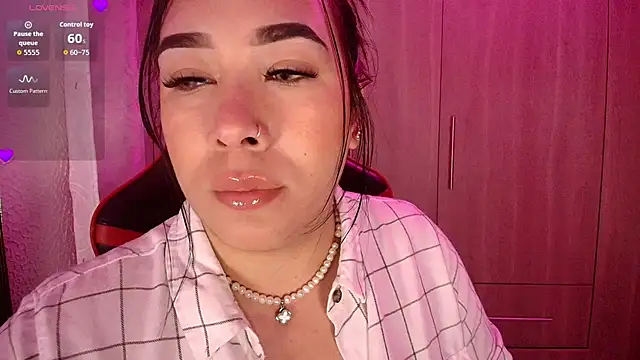 Snapshot of leahtemptation3 chatting on 12/03/25, 12:03 leahtemptation3 online show from 12/03/25, 12:03