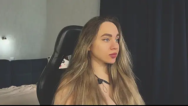 hotexclusive  online show from 03/07/25, 08:13