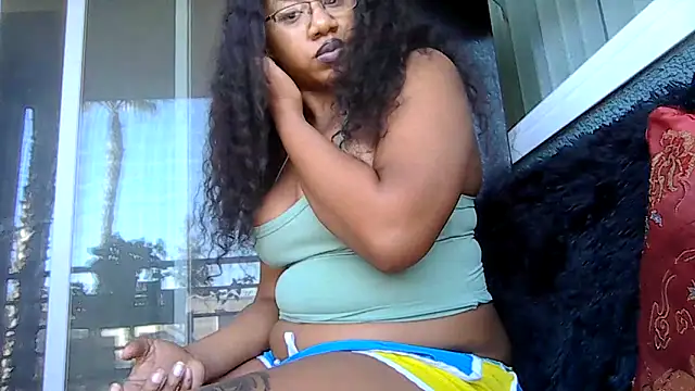 Snapshot of goddessdaisysky chatting on 06/12/26, 03:33 goddessdaisysky online show from 06/12/26, 03:33
