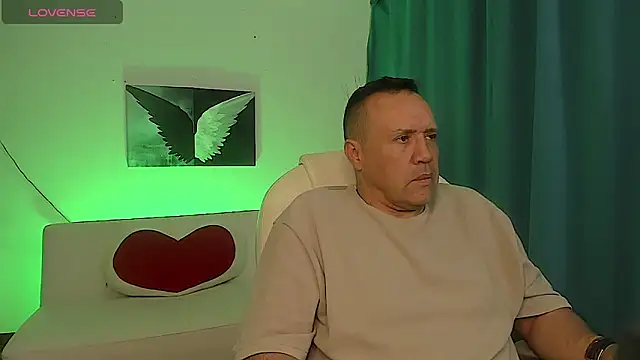 Snapshot of FERDIGNAN0329 chatting on 11/20/25, 10:42 FERDIGNAN0329 online show from 11/20/25, 10:42