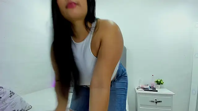 andrea osorio  online show from 02/07/25, 01:43