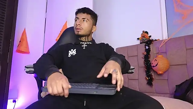 JuanCamiilo 66 online show from 11/05/25, 02:55