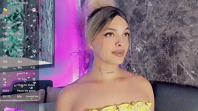 Snapshot of Emmaa_Saenz_ chatting on 02/06/25, 11:15 Emmaa Saenz online show from 02/06/25, 11:15
