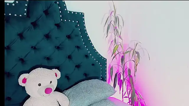 Snapshot of Emmaa_Saenz_ chatting on 03/05/25, 11:38 Emmaa Saenz online show from 03/05/25, 11:38