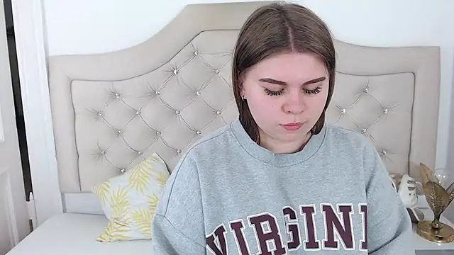 Snapshot of AbbyPleasure chatting on 12/06/24, 03:44 AbbyPleasure online show from 12/06/24, 03:44