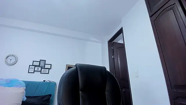 kamila lopez online show from 10/21/25, 10:43