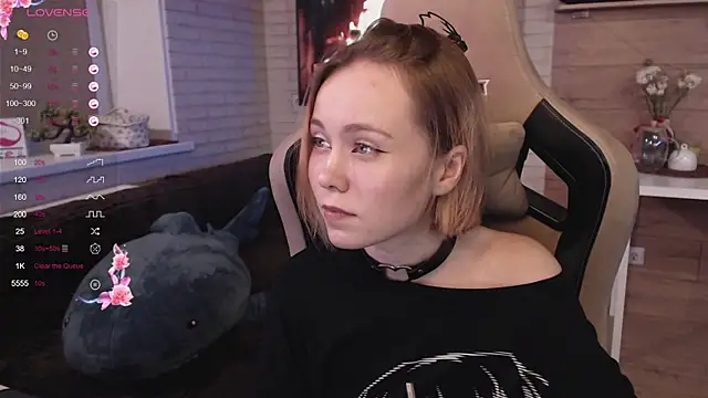 Snapshot of lucy_mirror chatting on 09/09/25, 08:30 lucy mirror online show from 09/09/25, 08:30