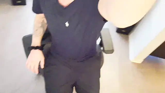 Snapshot of Hot_ToyBoy6974 chatting on 12/14/24, 12:12 Hot ToyBoy6974 online show from 12/14/24, 12:12