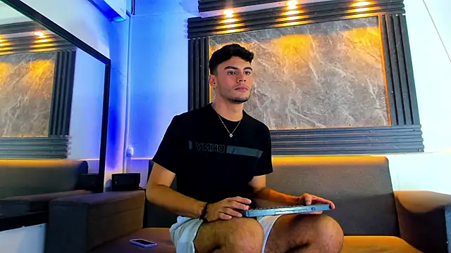 Snapshot of liam_genner_ chatting on 09/19/25, 08:31 liam genner online show from 09/19/25, 08:31