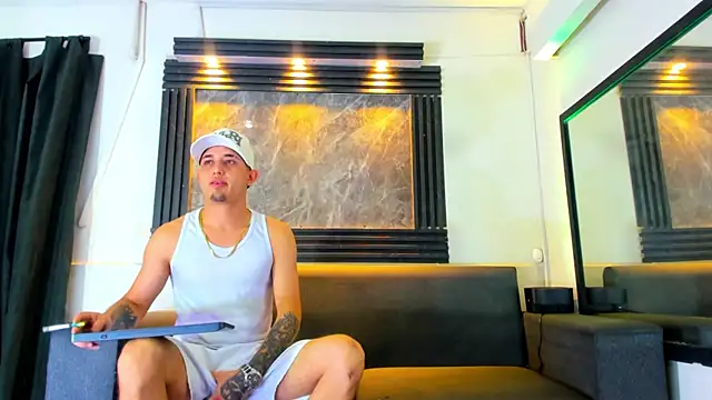 Snapshot of liam_genner_ chatting on 10/02/25, 07:54 liam genner online show from 10/02/25, 07:54