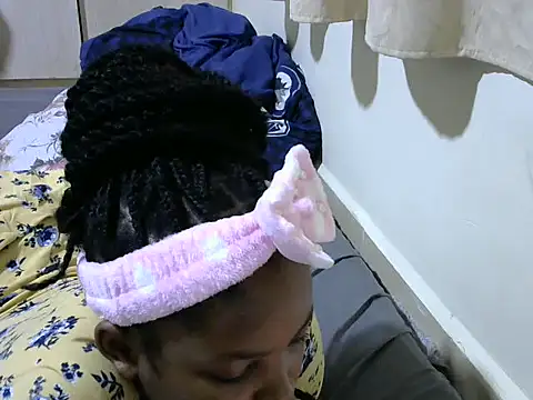Snapshot of queen-sasha chatting on 03/08/25, 01:17 queen-sasha online show from 03/08/25, 01:17