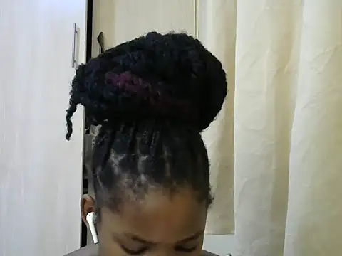 Snapshot of queen-sasha chatting on 03/16/25, 01:17 queen-sasha online show from 03/16/25, 01:17