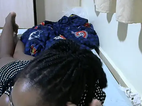 Snapshot of queen-sasha chatting on 03/18/25, 04:37 queen-sasha online show from 03/18/25, 04:37