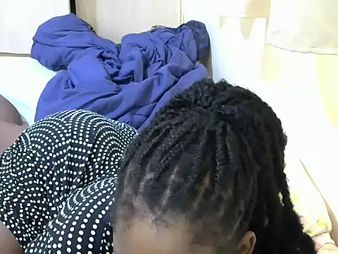 Snapshot of queen-sasha chatting on 03/20/25, 07:03 queen-sasha online show from 03/20/25, 07:03