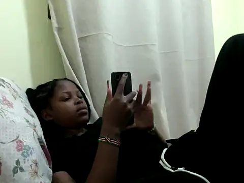 Snapshot of queen-sasha chatting on 10/22/25, 05:24 queen-sasha online show from 10/22/25, 05:24