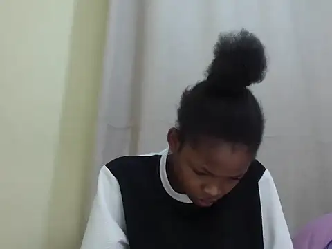 queen-sasha online show from 03/12/26, 01:50