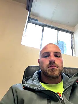 Snapshot of parallelo990 chatting on 10/23/25, 12:48 parallelo990 online show from 10/23/25, 12:48
