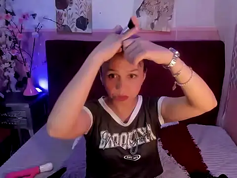 Snapshot of candysmitxxx chatting on 12/15/25, 06:45 candysmitxxx online show from 12/15/25, 06:45