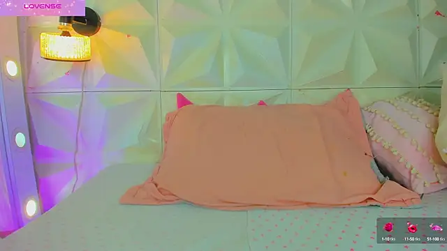 Snapshot of cute_latinaxxx chatting on 09/13/25, 01:16 cute latinaxxx online show from 09/13/25, 01:16