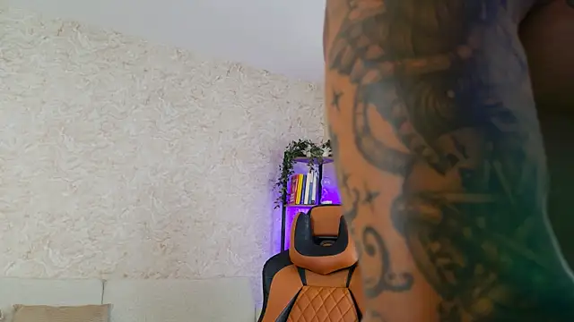 AdanReilly online show from 01/04/25, 07:23