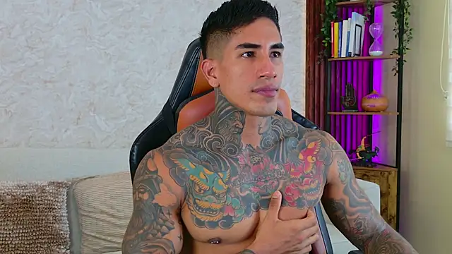 AdanReilly online show from 11/18/25, 02:32